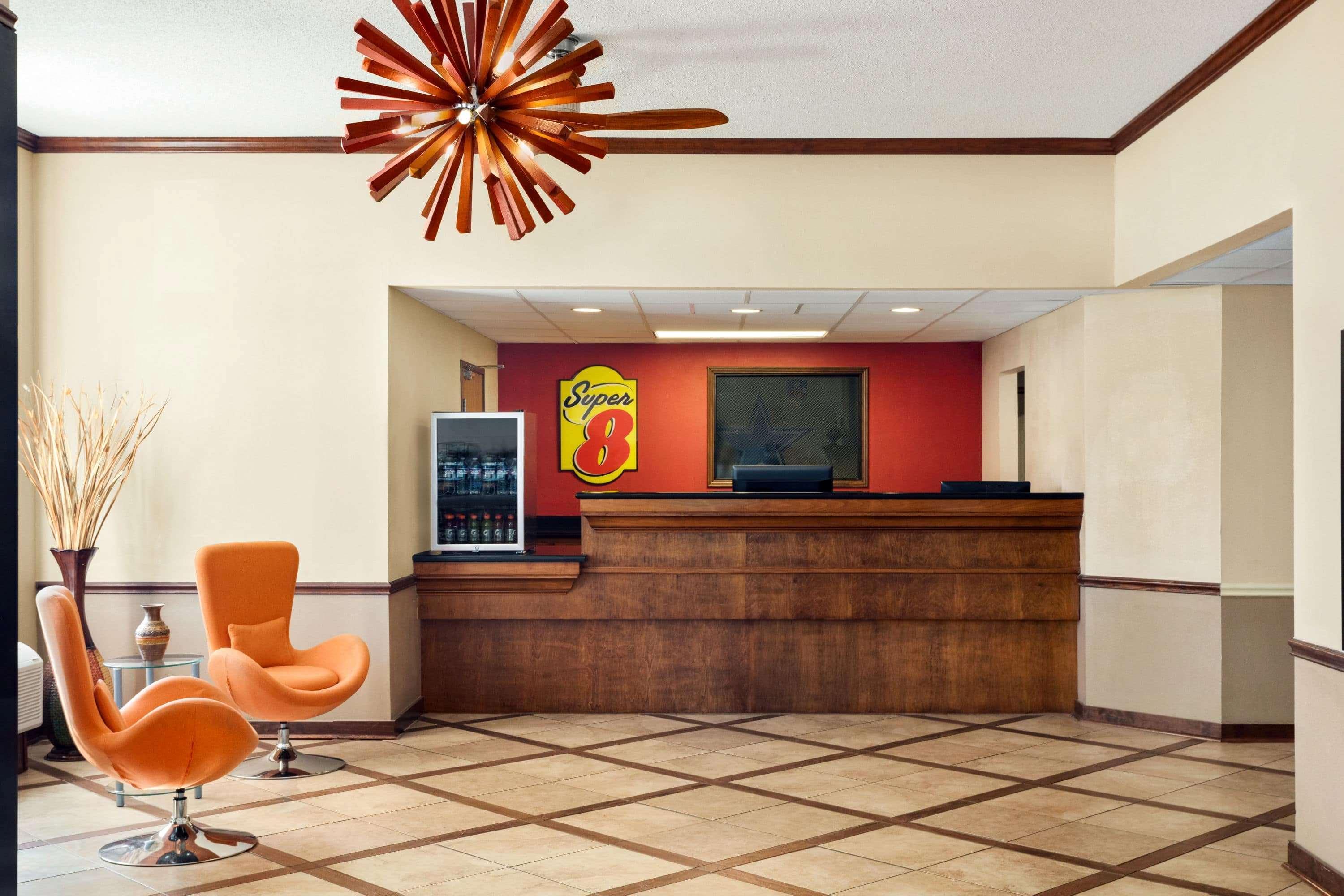 Super 8 By Wyndham Clinton Hotel Eksteriør billede