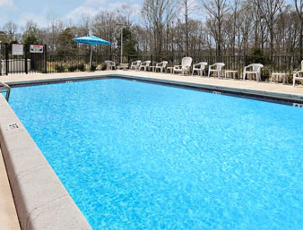 Super 8 By Wyndham Clinton Hotel Faciliteter billede